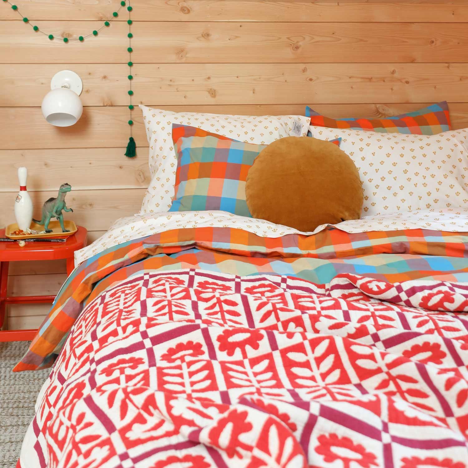 Open stillwater floral quilt::Red::Hover in zoom modal